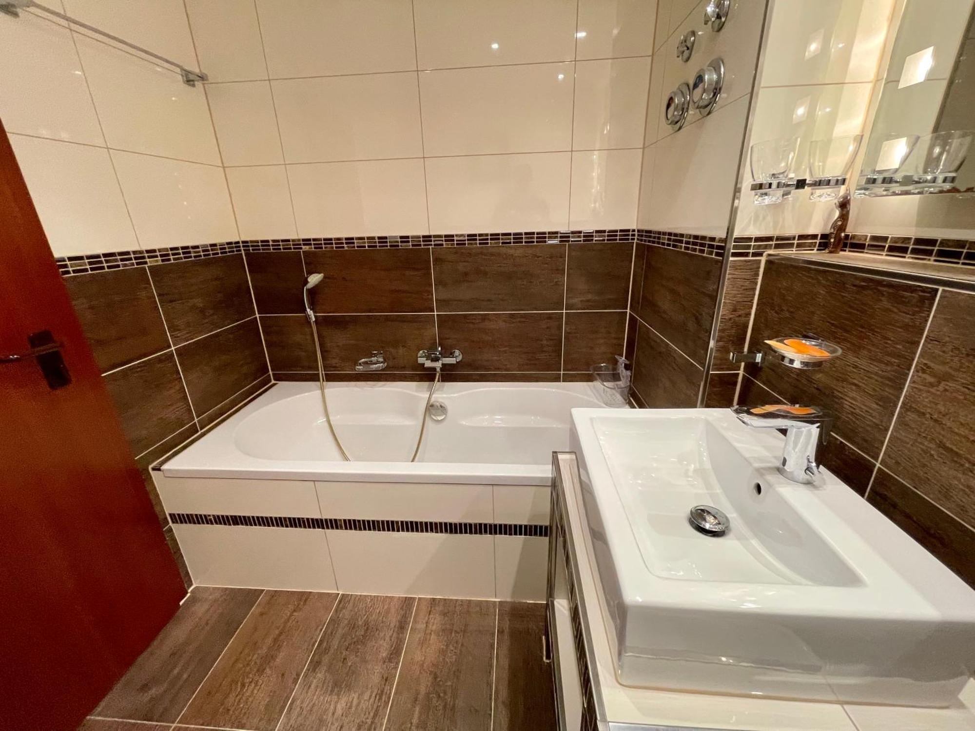 Wunderschoenes 2 Zimmer Apartment Zentrum Goldstadt بفورتسهايم المظهر الخارجي الصورة